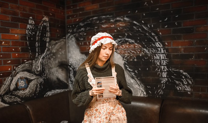 Выездные квесты на Международный женский день: организаторы проводят игру в школе generalCities.Смоленске