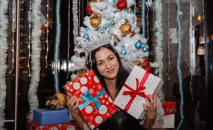 Гайд по идеальному Новому году 2026 с друзьями в Смоленске: от квартиры и коттеджа — до квеста и ночного города